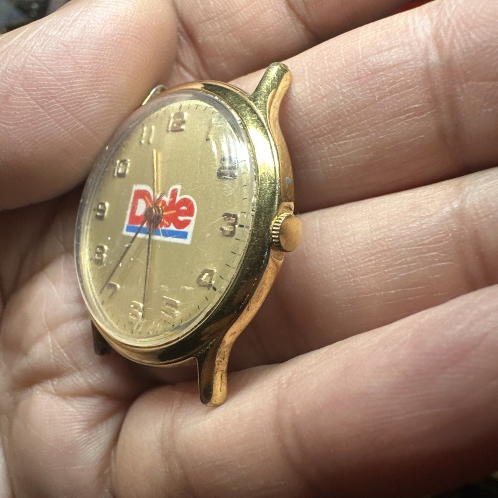 Works Vintage Timex Dole Mens Watch 33mm Quartz Gold Tone - One Lug Is Broken - Picture 2 of 13